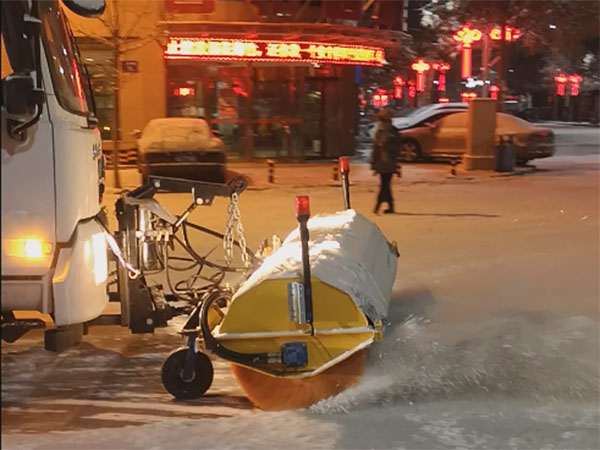3米掃雪滾刷夜間作業