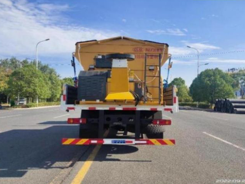 天錦除雪車-龍擎260馬力